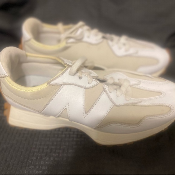 New Balance 327 - Picture 8 of 10